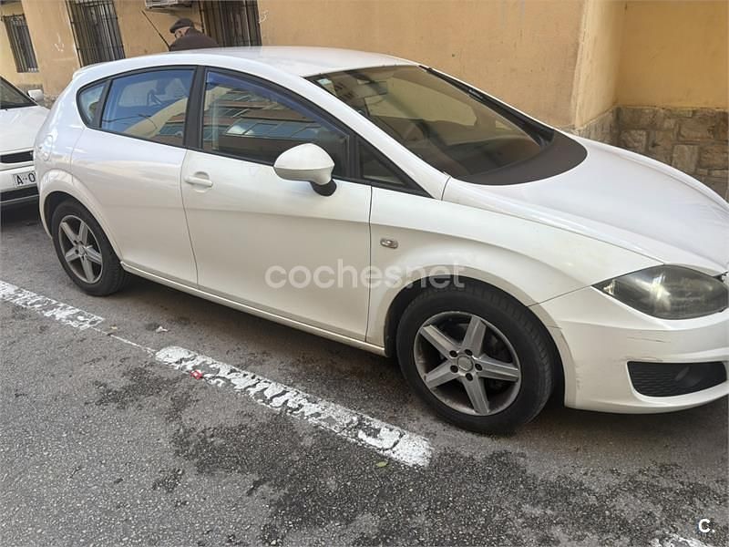 Usado Seat Leon Reference 125 CV (91 kW) 2011 Blanco Utilitario
