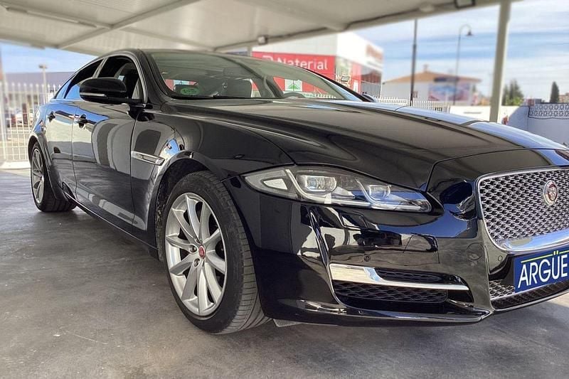 Usado Jaguar XJ Luxury 300 CV (220 kW) 2016 Negro Berlina