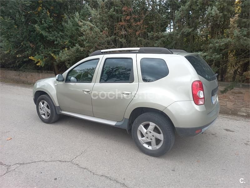 Usado Dacia Duster Lauréate 107 CV (78 kW) 2011 Gris / plata SUV