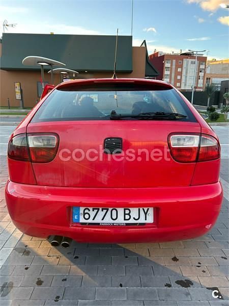 Usado Seat Leon 110 CV (80 kW) 2001 Rojo Utilitario