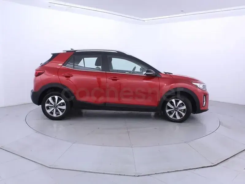 Usado Kia Stonic 100 CV (73 kW) 2022 Rojo SUV