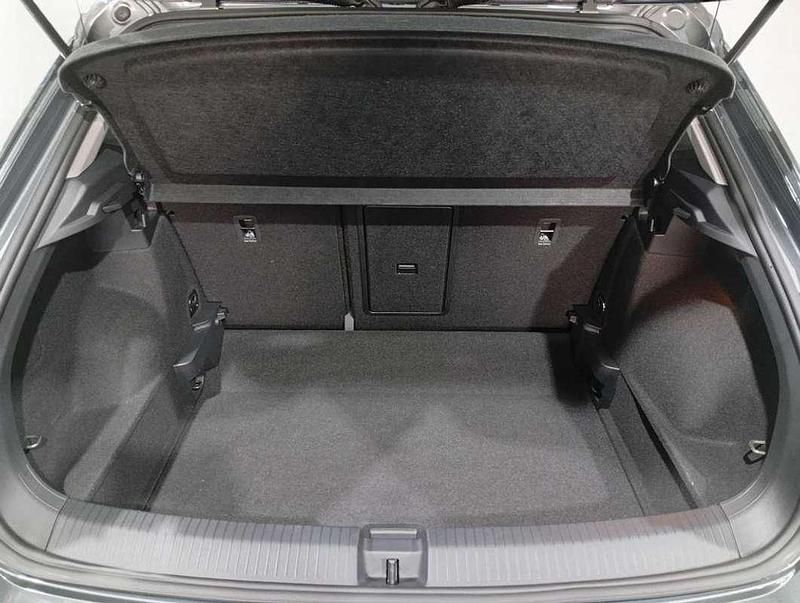 Usado VW T-Roc Advance 110 CV (80 kW) 2021 Gris SUV