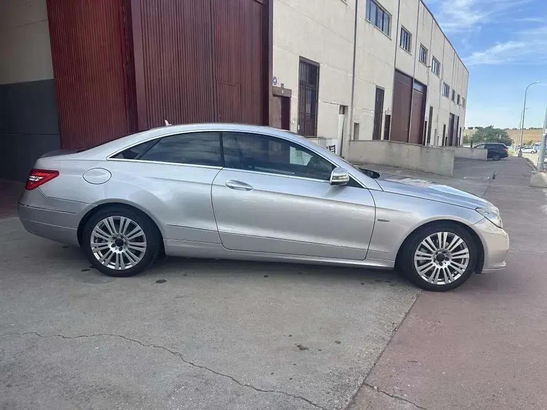Usado Mercedes E250 204 CV (150 kW) 2010 Gris Coupe