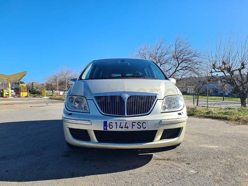 Usado Lancia Phedra 120 CV (88 kW) 2008 Gris / plata Monovolumen