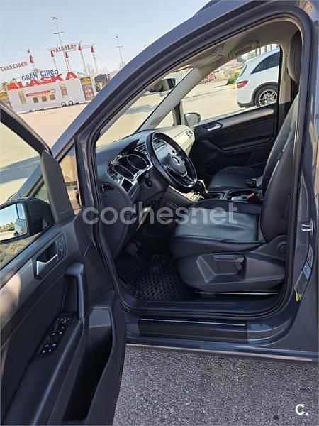 Usado VW Touran Advance 115 CV (84 kW) 2019 Gris / plata Monovolumen