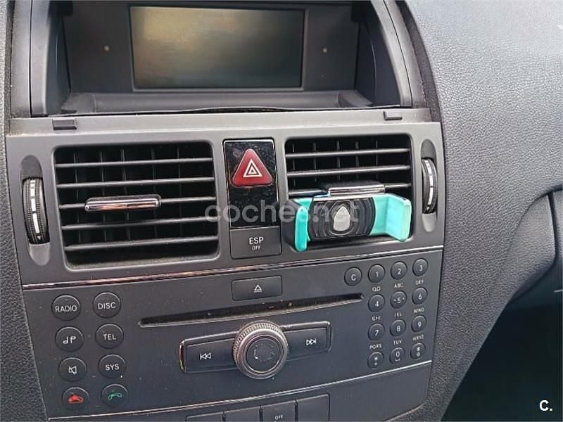 Usado Mercedes C220 Avantgarde 150 CV (110 kW) 2008 Gris / plata Berlina