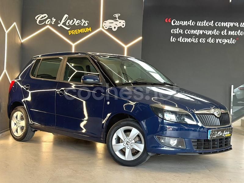 Usado Skoda Fabia 69 CV (50 kW) 2015 Azul Berlina