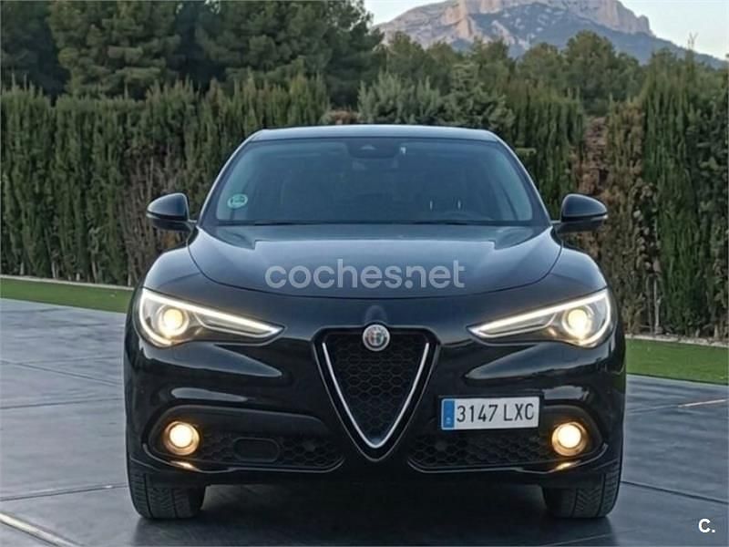 Usado Alfa Romeo Stelvio Sprint 190 CV (139 kW) 2022 Negro SUV