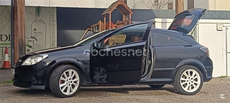 Usado Opel Astra GTC Sport 120 CV (88 kW) 2007 Negro Berlina