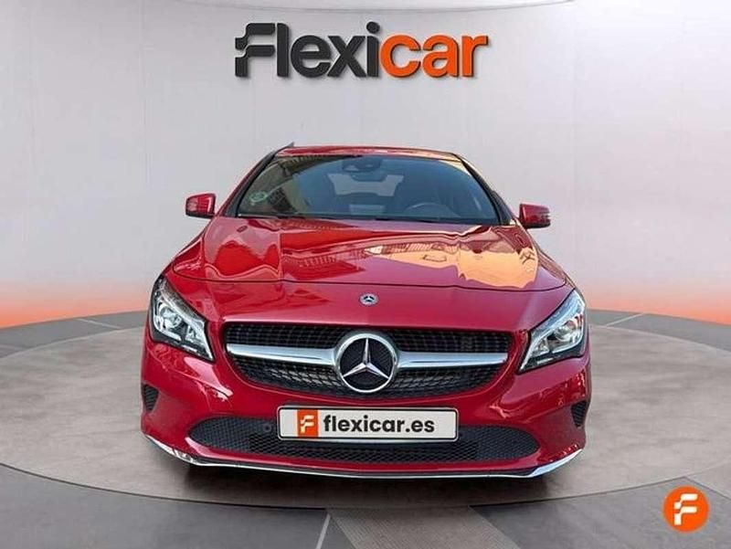 Usado Mercedes CLA180 122 CV (89 kW) 2017 Rojo Berlina