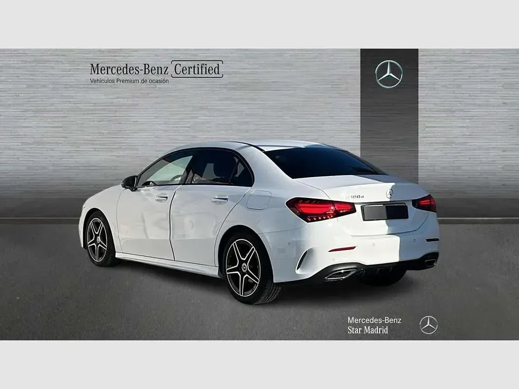 Usado Mercedes A180 116 CV (85 kW) 2025 Blanco Berlina