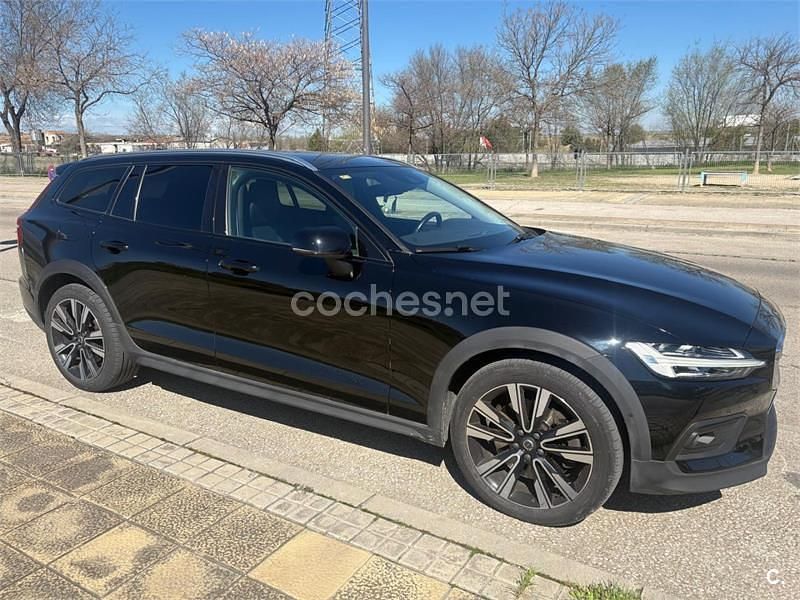 Usado Volvo V60 CC 190 CV (139 kW) 2020 Negro Familiar