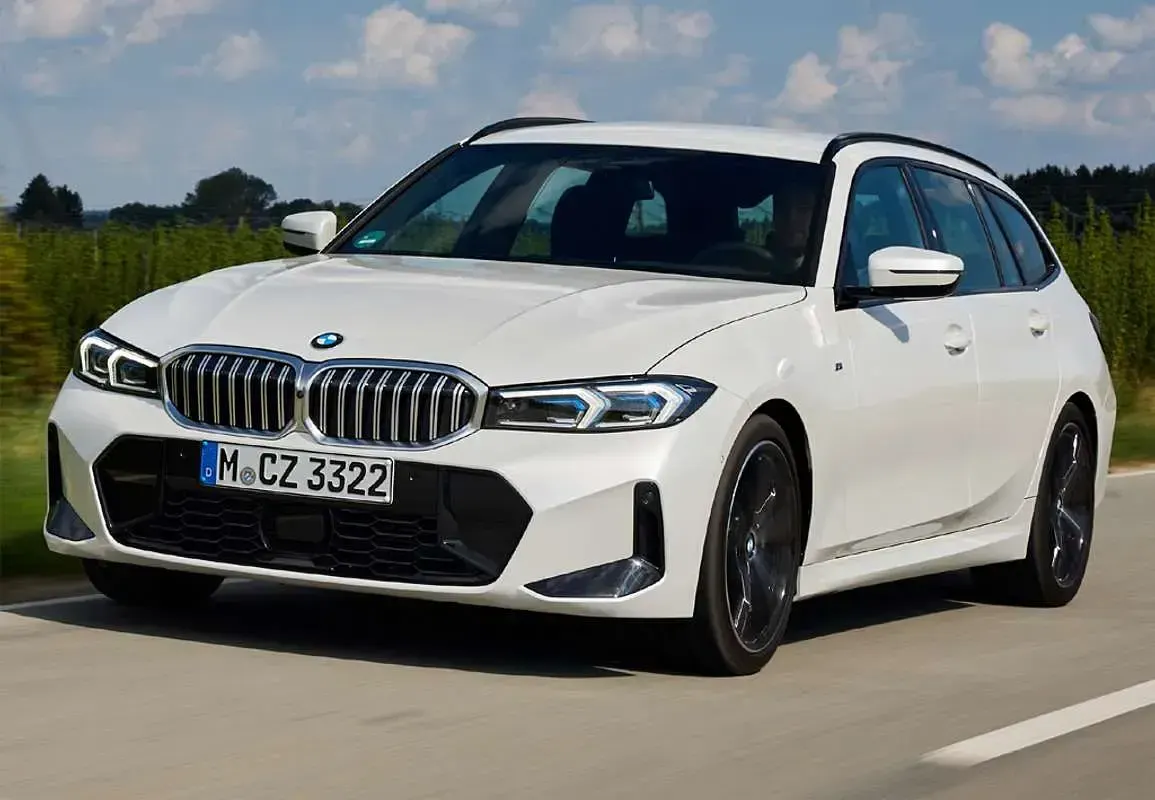 Käytetty BMW 330e Comfort Edition 292 HP (214 kW) 2025 Musta Farmari