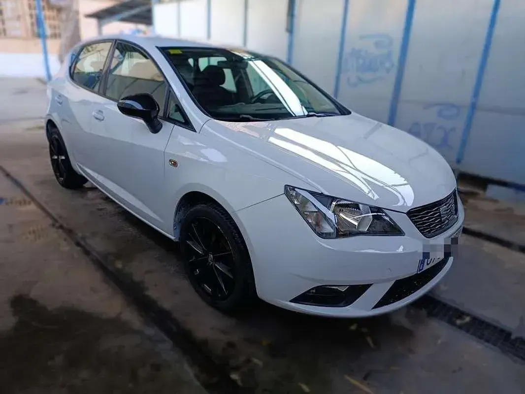 Usado Seat Ibiza Style 95 CV (69 kW) 2016 Blanco Utilitario