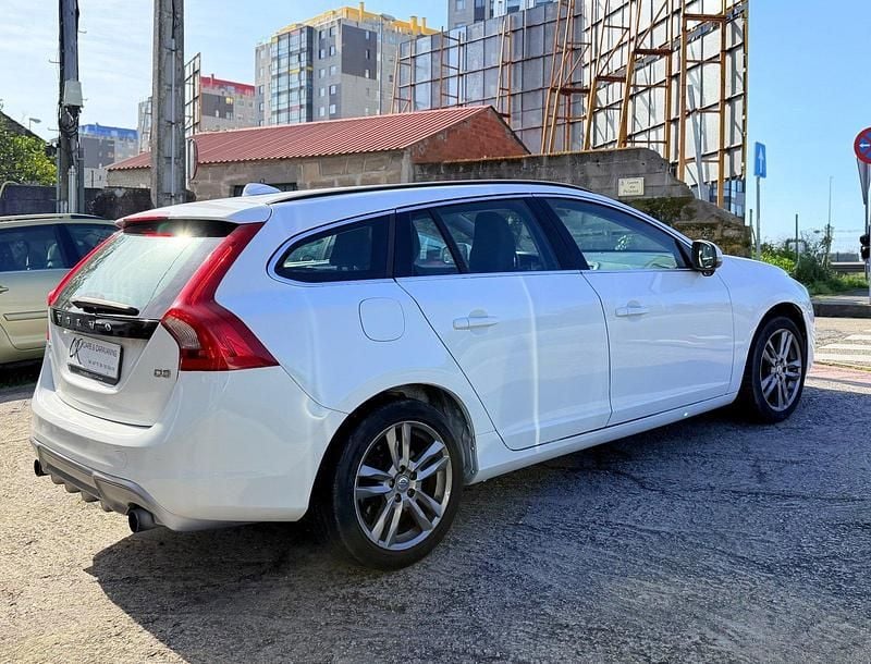 Usado Volvo V60 Kinetic 163 CV (119 kW) 2011 Blanco Familiar