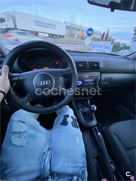 Usado Audi A3 Attraction 125 CV (91 kW) 2000 Azul Utilitario