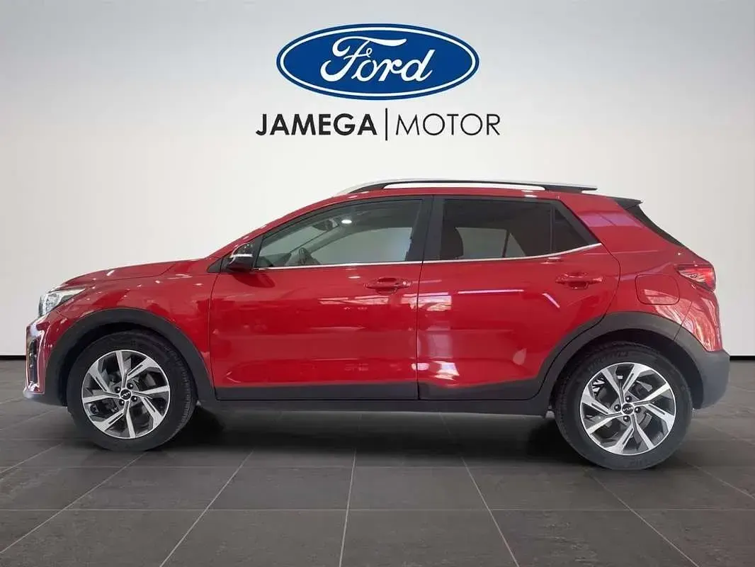 Usado Kia Stonic GT-Line 99 CV (72 kW) 2022 Rojo SUV