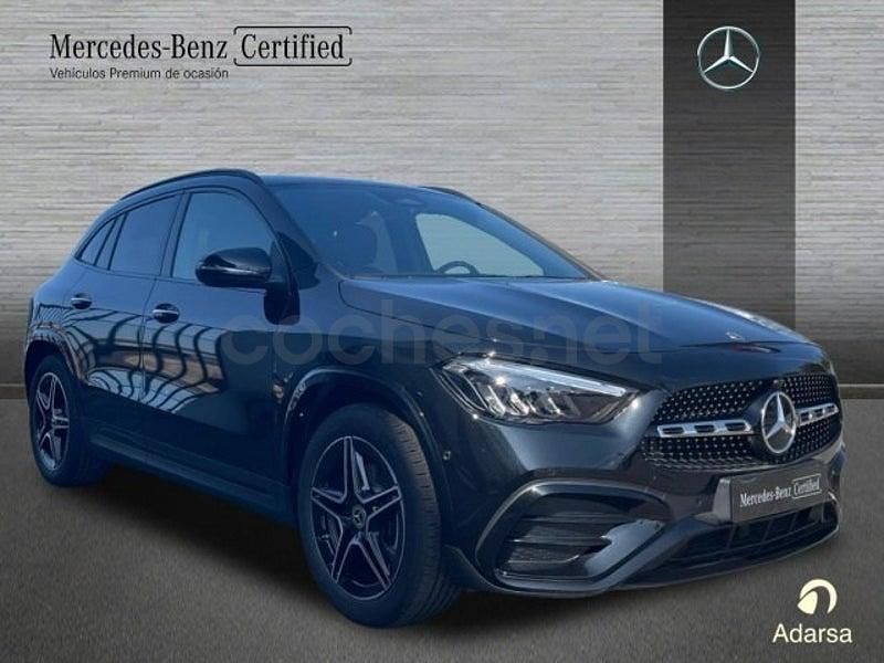 Usado Mercedes GLA200 AMG line 150 CV (110 kW) 2025 Negro cosmos SUV