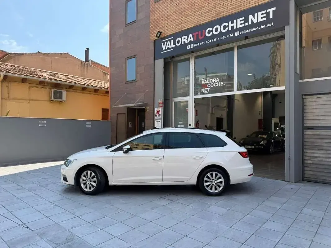 Usado Seat Leon ST Style 125 CV (91 kW) 2018 Blanco Familiar