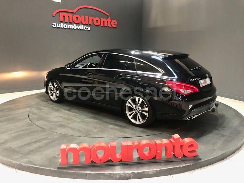 Usado Mercedes CLA200 Shooting Brake 136 CV (100 kW) 2017 Negro Familiar