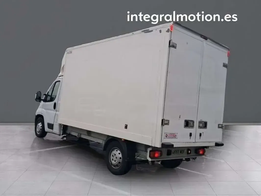 Usado Citroën Jumper 140 CV (102 kW) 2023 Blanco Monovolumen