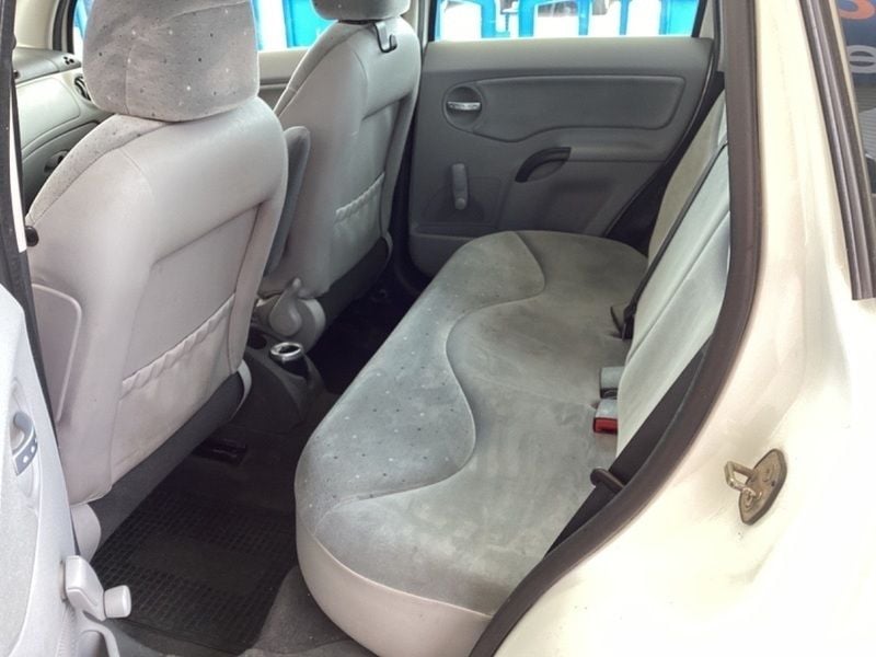 Usado Citroën C3 75 CV (55 kW) 2002 Blanco Utilitario