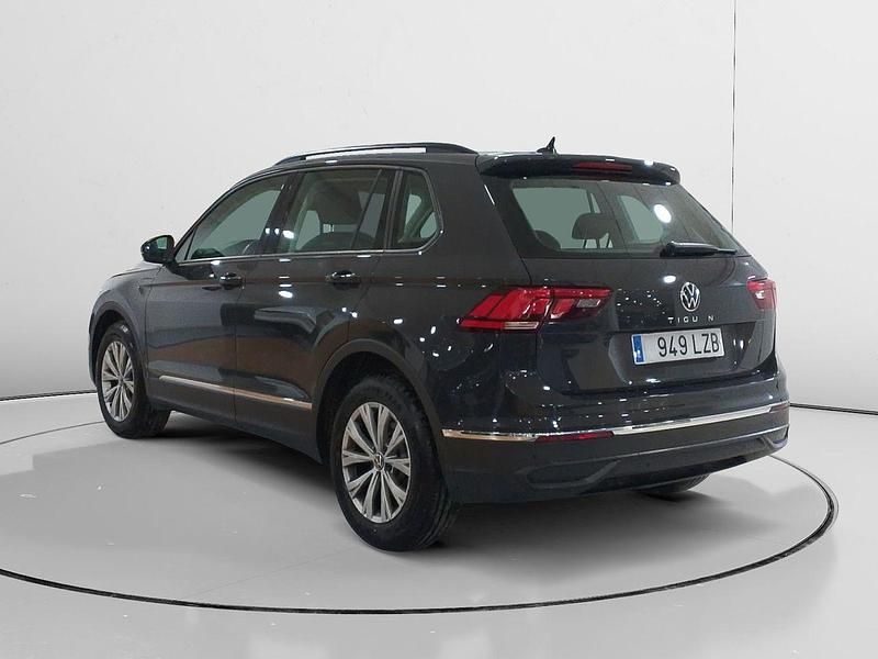 Usado VW Tiguan 122 CV (89 kW) 2022 Gris / plata SUV
