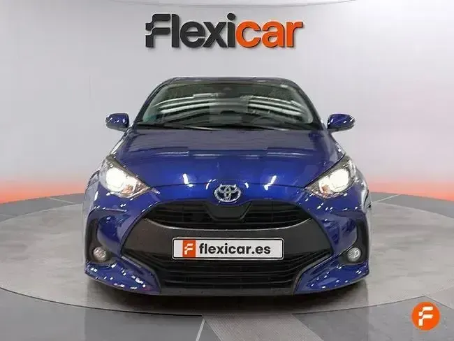 Używany Toyota Yaris Hybrid Active 116 KM (85 kW) 2021 Niebieski