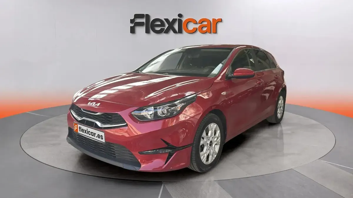 Usado Kia Ceed 136 CV (100 kW) 2023 Rojo Utilitario