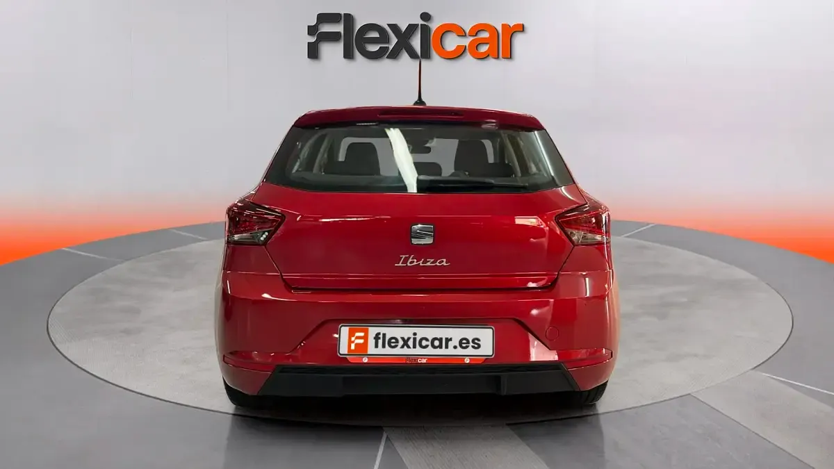 Usado Seat Ibiza Reference 110 CV (80 kW) 2022 Rojo Utilitario
