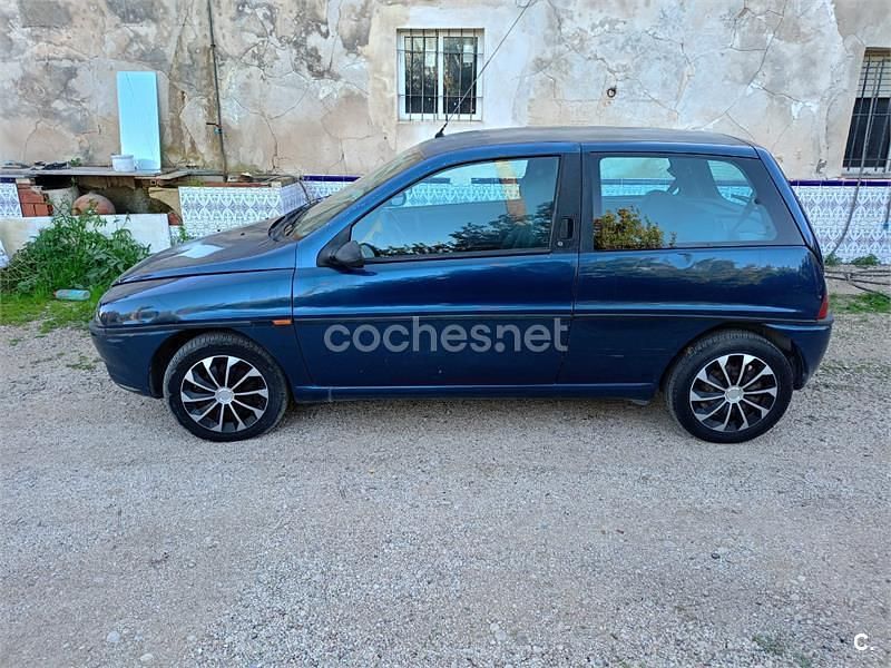 Usado Lancia Ypsilon 60 CV (44 kW) 2003 Azul Utilitario