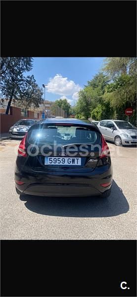 Usado Ford Fiesta Trend 68 CV (50 kW) 2010 Negro Utilitario