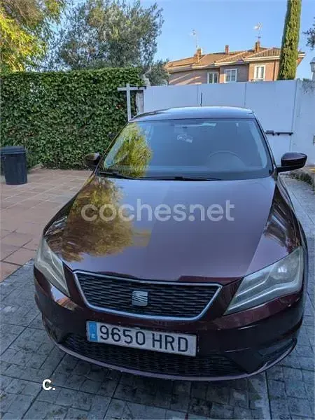 Usado Seat Toledo Style 105 CV (77 kW) 2013 Granate Utilitario