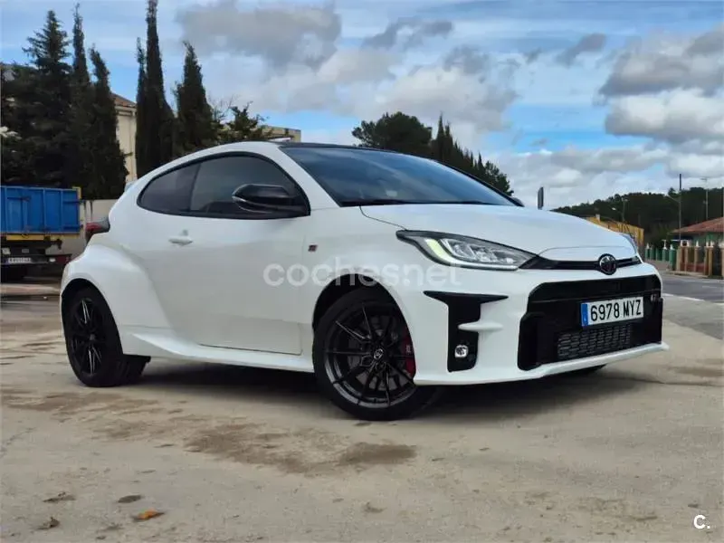 Usado Toyota Yaris 261 CV (191 kW) 2024 Blanco Utilitario