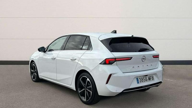 Usado Opel Astra Elegance 131 CV (96 kW) 2023 Blanco Utilitario