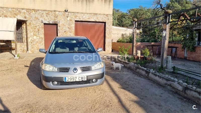 Gris / plata Usado 2004 Renault Mégane II Authentique Berlina | 2300 € (Buen precio) - Imagen 1/4