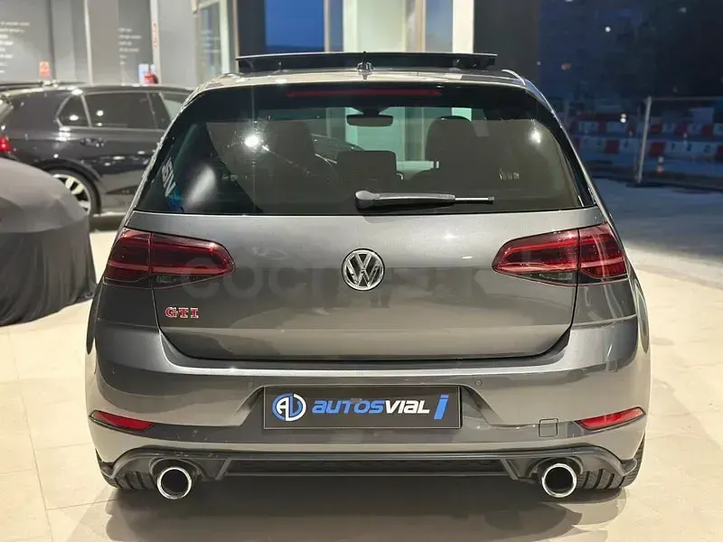 Usado VW Golf VII GTI 245 CV (180 kW) 2018 Gris / plata Berlina