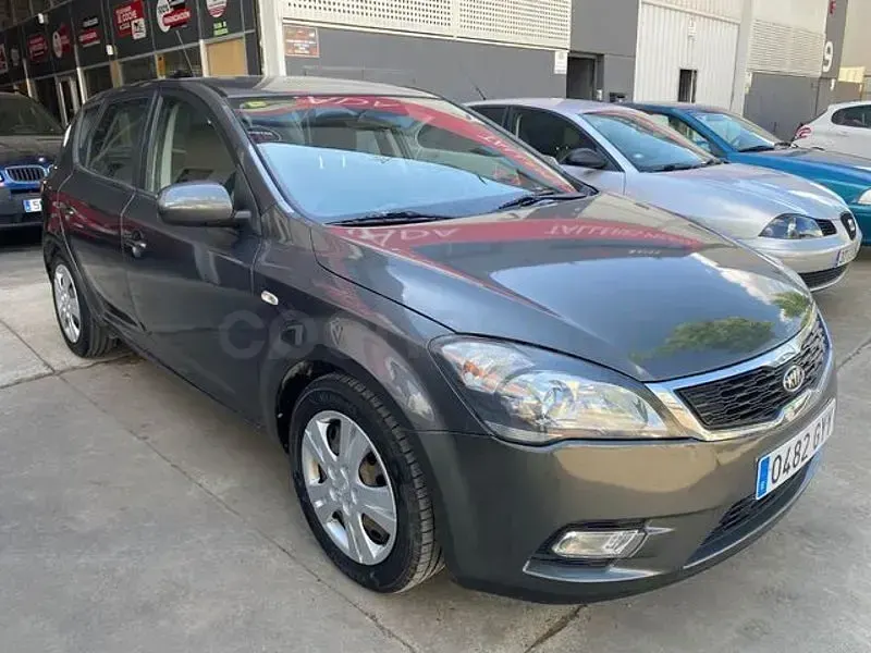 Occasion Kia Ceed 90 PK (66 kW) 2010 Grijs Hatchback