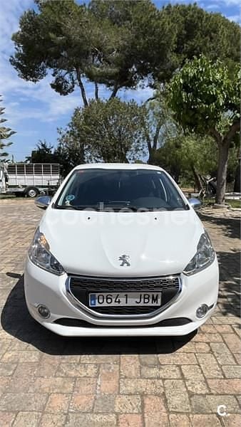 Begagnad Peugeot 208 Style 82 HK (60 kW) 2014 Vit Halvkombi