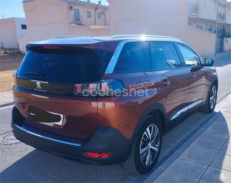 Usado Peugeot 5008 Allure 130 CV (95 kW) 2022 Marrón Monovolumen