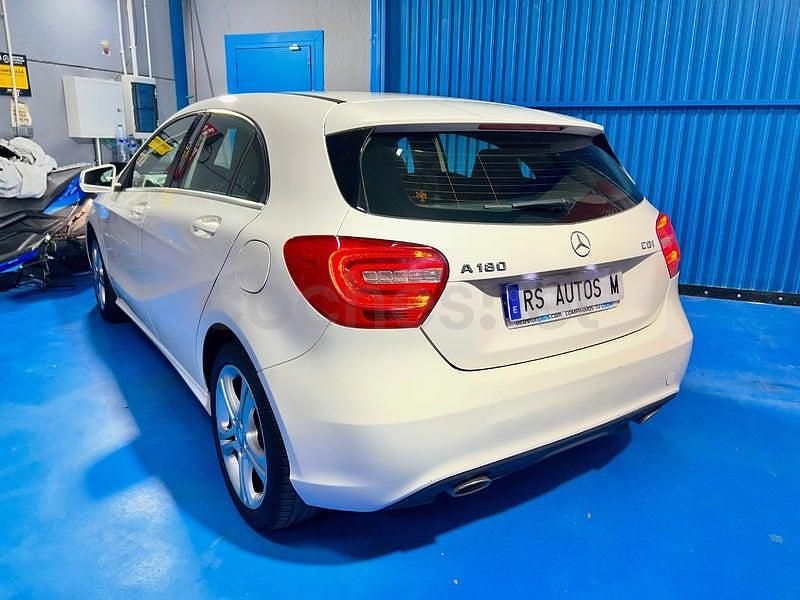 Usado Mercedes A180 Urban 109 CV (80 kW) 2015 Blanco Berlina