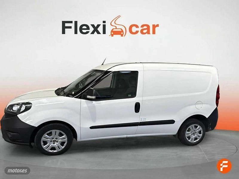 Usado Fiat Doblò Easy 105 CV (77 kW) 2023 Blanco Monovolumen