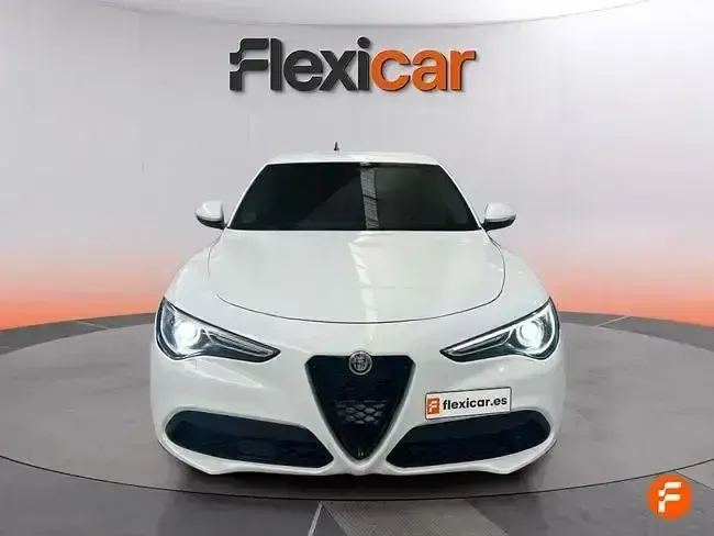 Usado Alfa Romeo Stelvio Sprint 200 CV (147 kW) 2021 Blanco SUV