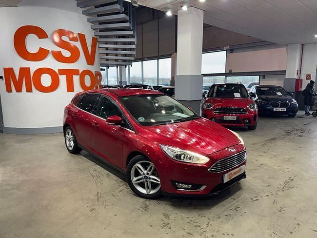 Usado Ford Focus 115 CV (84 kW) 2015 Rojo Utilitario