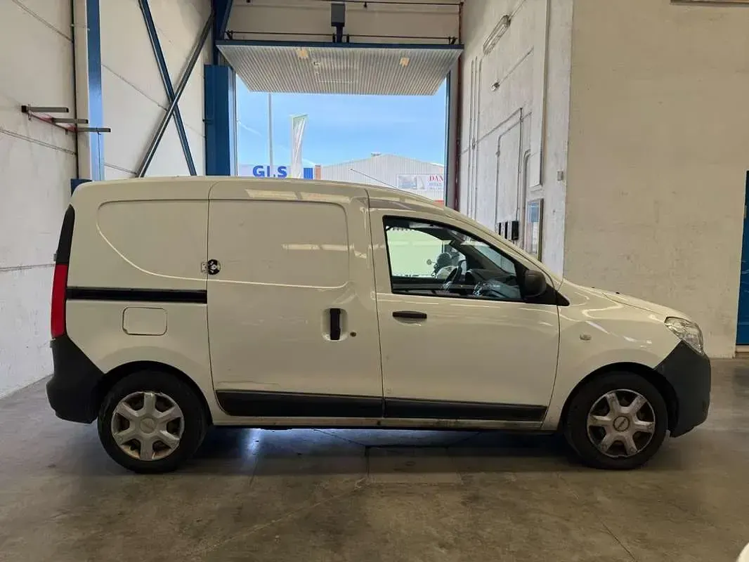 Usado Dacia Dokker Essentiel 98 CV (72 kW) 2019 Blanco Monovolumen