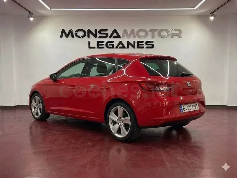Käytetty Seat Leon FR 150 HP (110 kW) 2014 Punainen Sedan