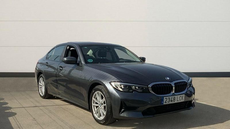 Gris / plata Usado 2019 BMW 318 Executive Berlina | 24.500 € (Un poco caro) - Imagen 1/4
