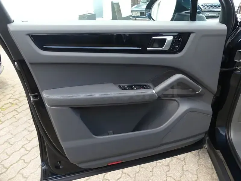 Usado Porsche Cayenne 462 CV (339 kW) 2022 Negro SUV