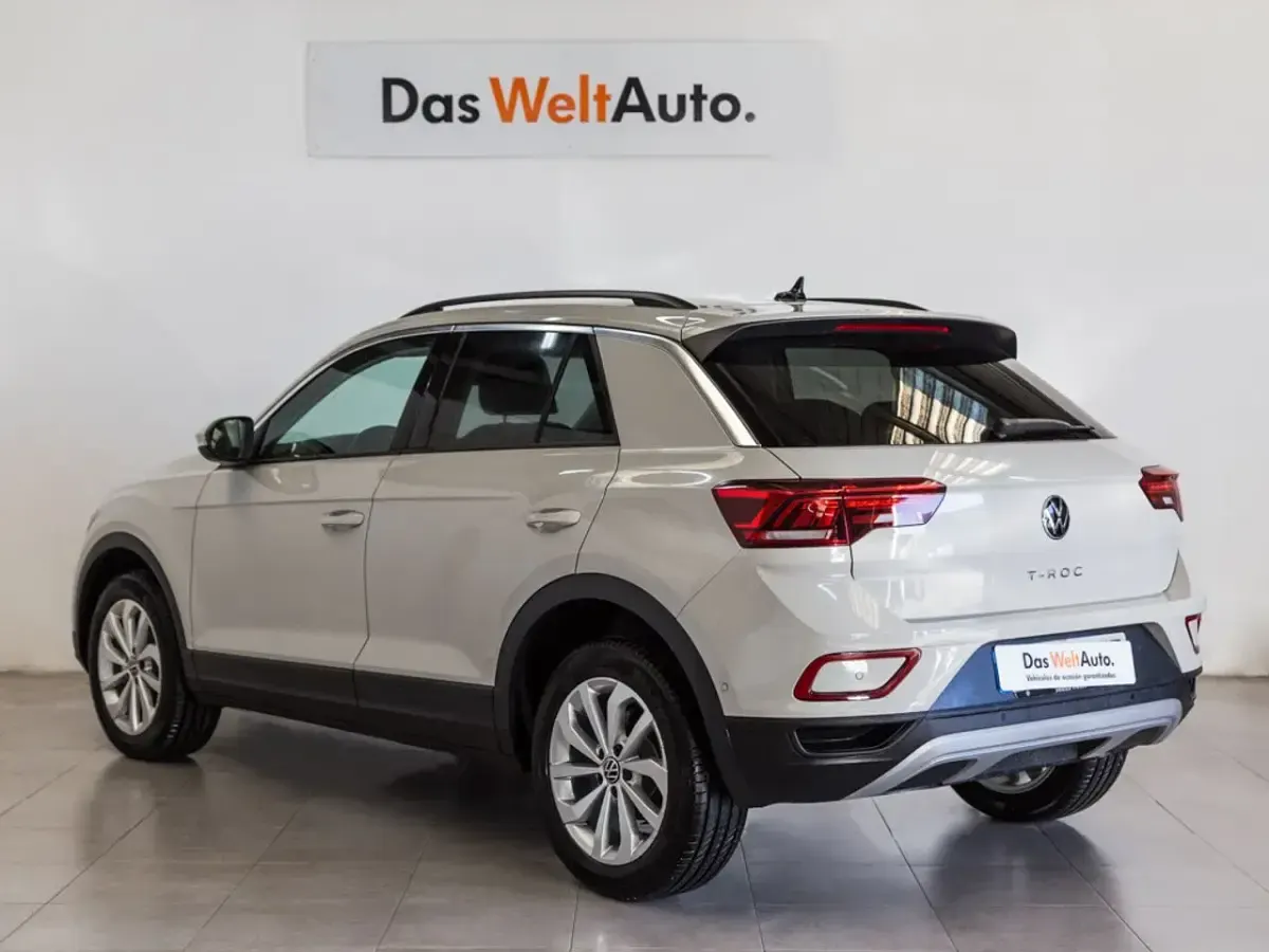 Usado VW T-Roc Life 110 CV (80 kW) 2022 Gris SUV