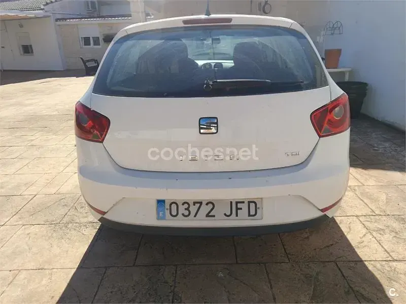 Usado Seat Ibiza Reference 90 CV (66 kW) 2015 Blanco Berlina